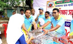 ফেনীর সুবিধাবঞ্চিত শিশুদের মাঝে শিক্ষা উপকরণ বিতরণ
