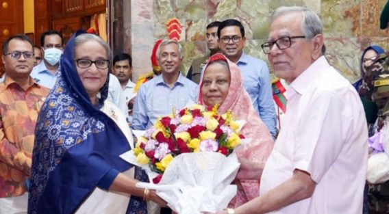 রাষ্ট্রপতির সঙ্গে দেখা করলেন প্রধানমন্ত্রী