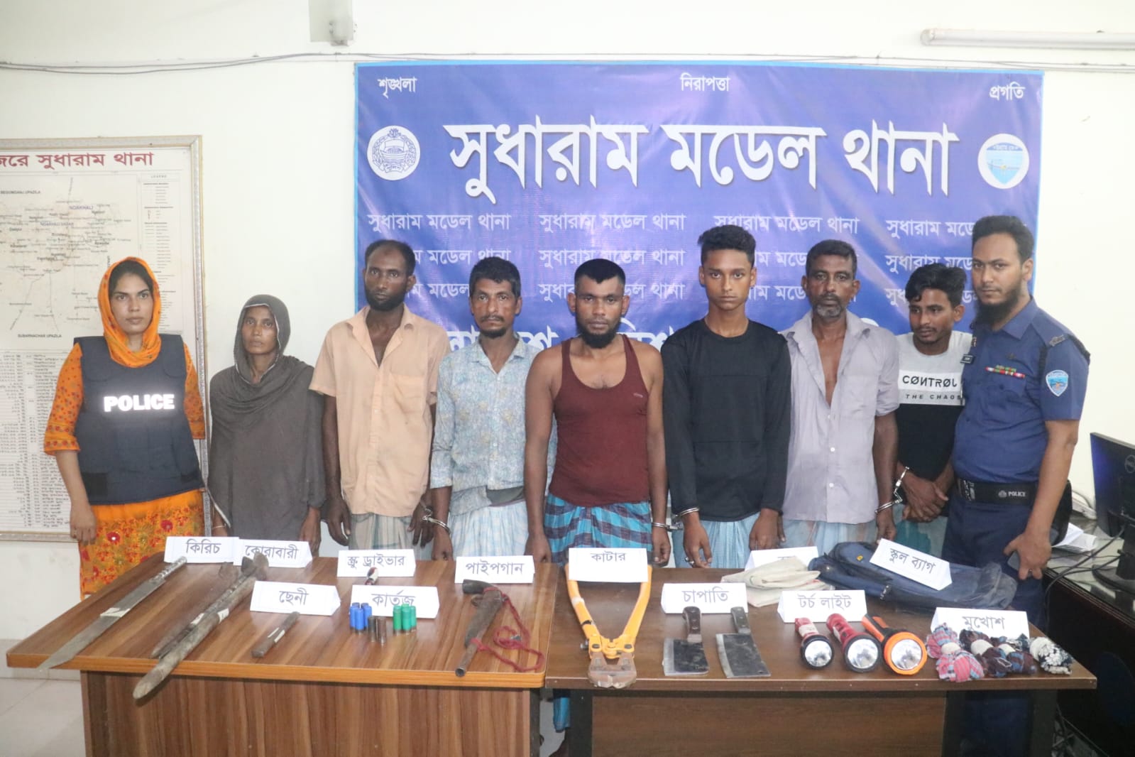নোয়াখালী সদরে ১ নারীসহ ৬ ডাকাত গ্রেফতার,গুলি উদ্ধার