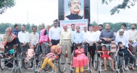 নোয়াখালীতে সহায়ক উপকরণ পেল প্রতিবন্ধীরা