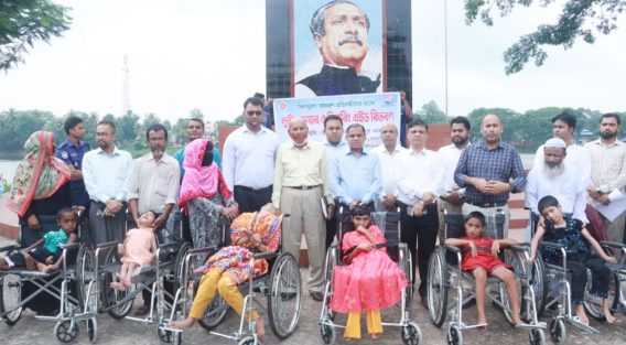 নোয়াখালীতে সহায়ক উপকরণ পেল প্রতিবন্ধীরা