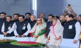 বঙ্গবন্ধুর প্রতিকৃতিতে প্রধানমন্ত্রীর শ্রদ্ধা
