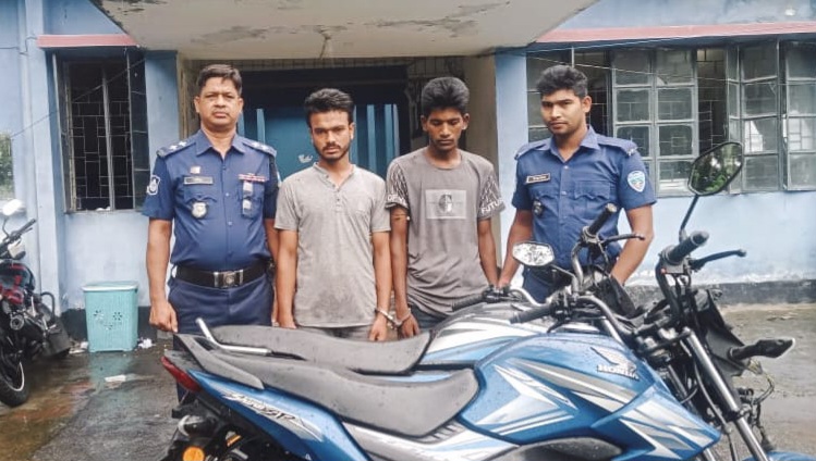 হাতিয়াতে ২ ডাকাত সহ গ্রেফতার ৪