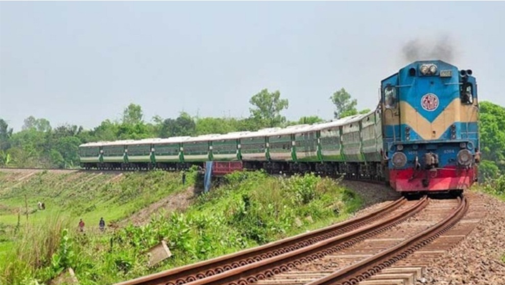 আন্তঃনগর ট্রেনে চড়তে পারছে না প্রান্তিক মানুষ