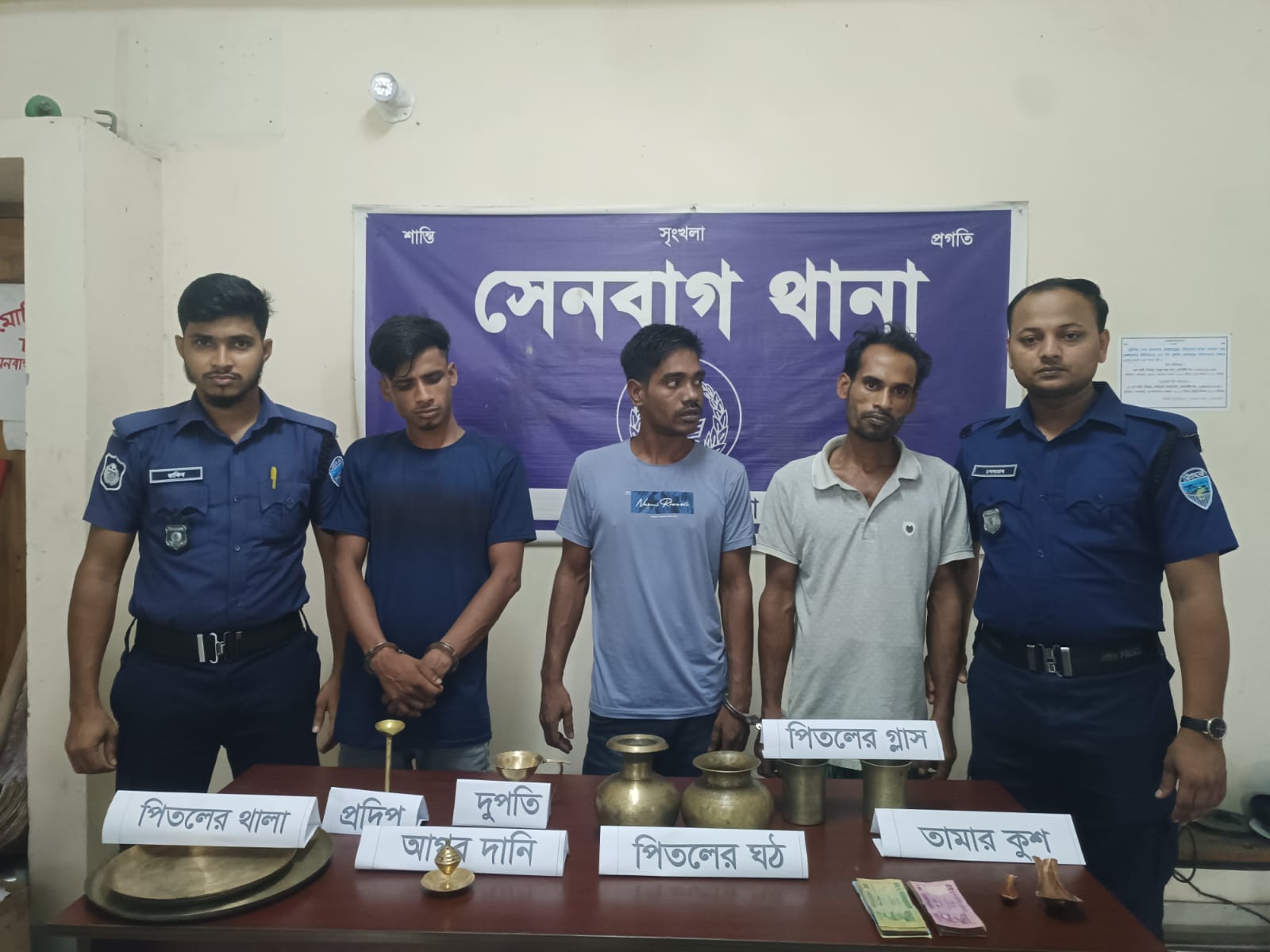 সেনবগা মন্দিরে চুরি, গ্রেফতার ৩