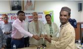 চাটখিলে দুরারোগ্য ব্যধিতে আক্রান্তদের মাঝে সমাজসেবার চেক বিতরণ