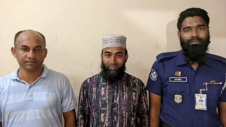 বঙ্গবন্ধু স্মৃতি পাঠাগারে অগ্নিসংযোগ : ইউপি চেয়ারম্যান গ্রেফতার