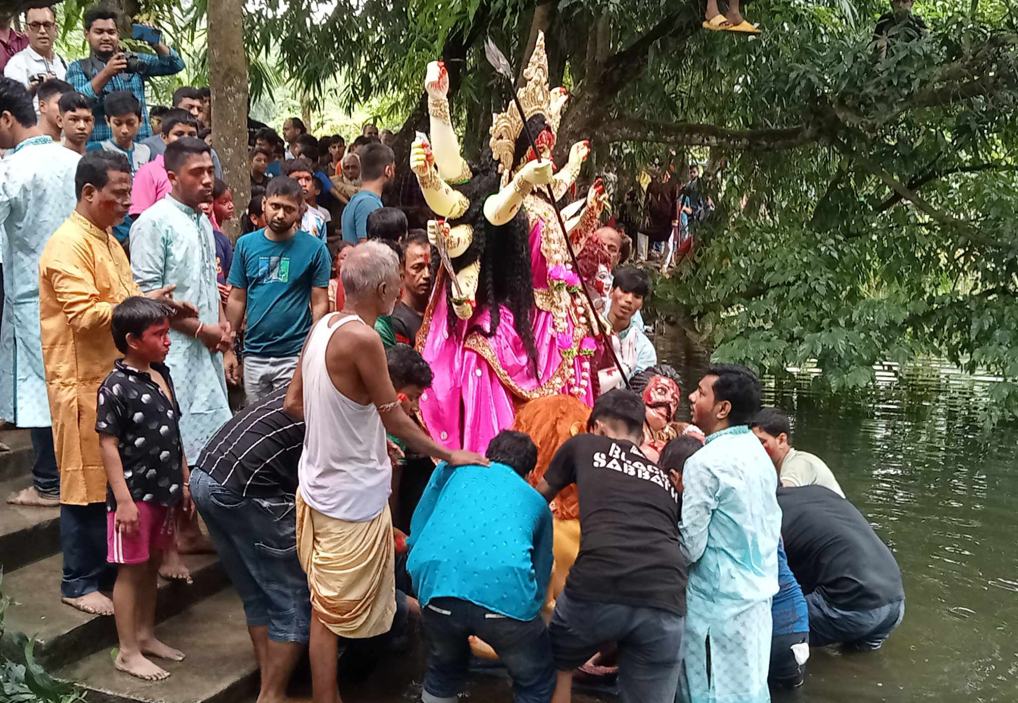 শারদীয় দুর্গাপূজা উৎসবের শেষ দিন বিজয়া দশমীতে পুরো জেলায় ১৭৯ প্রতিমা বিসর্জন