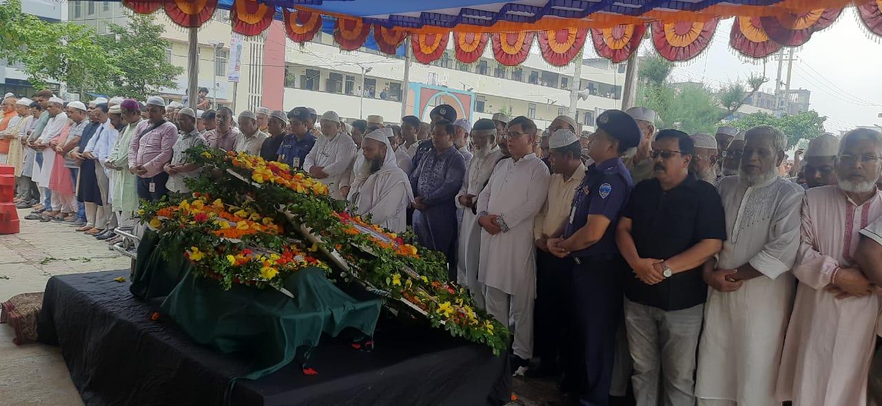 মাইজদীতে মুজিব বাহিনী প্রধান মাহমুদুর রহমান বেলায়েতের দাফন সম্পন্ন