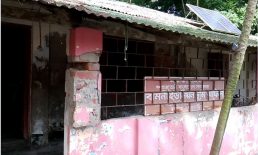 কোম্পানিগঞ্জে ঝরাজীর্ণ ঘরে জীবনের ঝুঁকি নিয়ে চলছে ভূমি সেবা কার্যক্রম