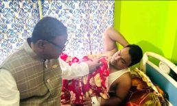 অসুস্থ চেয়ারম্যান রিমনকে দেখতে গেলেন কাদের মির্জা