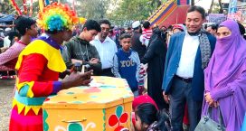 ঐতিহ্য চেনাতে ৩০ বছর ধরে জেলায় জেলায় ঘুরছেন মাইন উদ্দিন