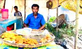 ৩০ বছর ধরে পিঠা বিক্রি করে পেট চলে সোলেমানের, বিয়ে দিয়েছেন ৬ মেয়েকে