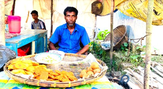৩০ বছর ধরে পিঠা বিক্রি করে পেট চলে সোলেমানের, বিয়ে দিয়েছেন ৬ মেয়েকে