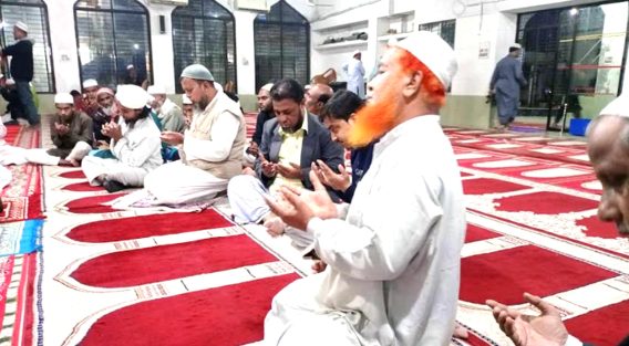 চাটখিলে পুস্তক সমিতির নেতৃবৃন্দের সুস্থতা কামনায় মিলাদ ও দোয়া