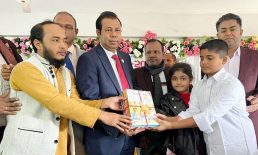 নোয়াখালীতে বই উৎসব, চাহিদা পরিমাণ পৌঁছেনি নতুন বই