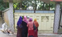 সমর্থক দিয়ে বাড়ি বাড়ি গিয়ে ভোটারদের টাকা দিচ্ছেন নোয়াখালী-২ এর স্বতন্ত্র প্রার্থী