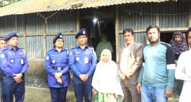 জরাজীর্ণ ঘরে থাকা বীর মুক্তিযোদ্ধার স্ত্রীর ঘরের দায়িত্ব নিলেন পুলিশ সুপার