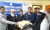 মাইজদীতে শীতার্তদের কম্বল বিতরণ করেছে আরআরএফ