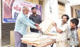 সেনবাগে হাসান মঞ্জুরে পক্ষে শীতার্থদের মাঝে কম্বল বিতরণ