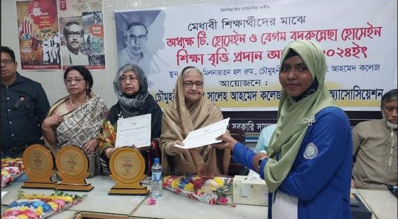 মাতৃভাষা দিবসে অস্বচ্ছল মেধাবী শিক্ষার্থীরা পেল শিক্ষাবৃত্তি