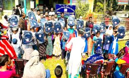 বেগমগঞ্জে শিক্ষার্থীর মাঝে শিক্ষা উপকরণ বিতরণ