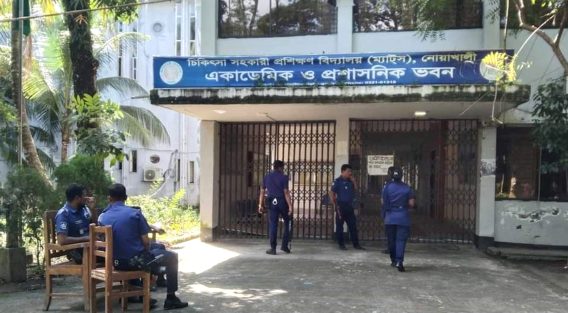 নবীনবরণে বক্তব্য দেয়াকে কেন্দ্র করে দুই গ্রুপে মারামারি, আহত ৭