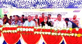চাটখিলে জনসাধারণের সাথে বিশিষ্ট শিক্ষানুরাগী ও সমাজসেবক ফারুক রহমানের মতবিনিময়