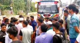 গাবুয়াতে সুগন্ধা বাসের ধাক্কায় কলেজ ছাত্রী আহত, উত্তেজিত জনতার বাস আটক