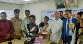 স্বাধীনতা দিবসে চাটখিলে দুরারোগ্য ব্যাধিতে আক্রান্ত রোগীদের মাঝে চেক বিতরণ