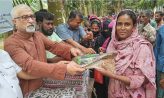 সেনবাগে দুই হাজার মানুষের মাঝে শাড়ি লুঙ্গী ও নগদ টাকা বিতরণ করলেন হাসান মঞ্জুর
