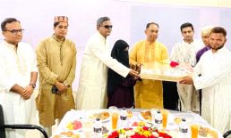 কোরআন শরীফ হাতে লিখা নূরে জারিনকে পুলিশ সুপারের উপহার