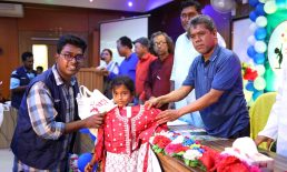 স্বপ্ন এক চিলতে হাসির জন্যে’র আয়োজনে সুবিধাবঞ্চিত শিশুদের নতুন ঈদ জামা উৎসব