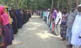 সূবর্ণচরে ভূমিহীনদের জায়গা দখলের চেষ্টার প্রতিবাদে মানববন্ধন