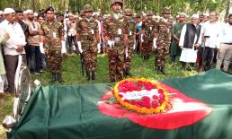 রাষ্ট্রীয় মর্যাদায় বীরমুক্তিযোদ্ধা আবু হানিফের দাপন সম্পূর্ণ