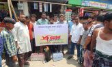 সোনাইমুড়ীতে প্রতিদান সামাজিক সংগঠন শ্রমজীবীদের মাঝে স্যালাইন, পানি ও গামছা বিতরণ