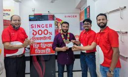 চাটখিলে সিঙ্গার প্লাস শোরুমে ১০০% ডিসকাউন্ট অফারে ফ্রিজ পেলেন ক্রেতা