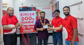 চাটখিলে সিঙ্গার প্লাস শোরুমে ১০০% ডিসকাউন্ট অফারে ফ্রিজ পেলেন ক্রেতা