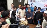 মাইজদীতে নিন্ম আয়ের মানুষের মাঝে সহায়তা প্রদান