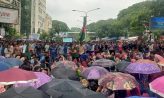 বৃষ্টি উপেক্ষা করে কোটা বাতিলের দাবিতে আবারও শাহবাগ অবরোধ