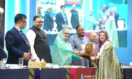 জাতীয় রপ্তানিতে বিশেষ অবদানের জন্য ৪র্থ বারের মত ট্রপি পেলেন রিমা