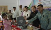 সেনবাগে সাড়ে ৩শ শিক্ষাথীর মাঝে স্কুল ব্যাগ বিতরণ