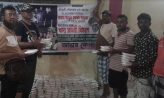 চৌমুহনীতে বন্যার্তদের পাশে কাউন্সিলর আবুল কালাম আজাদ ও তার পরিবার