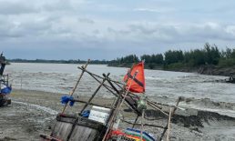 কোম্পানীগঞ্জে বন্যার পানির চাপে মুছাপুর স্লুইসগেট ভেঙে গেছে