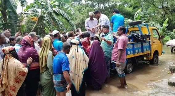 সেনবাগে বিএনপির উদ্যোগে বন্যার্তের মাঝে জয়নুল আবদিন ফারুকের ত্রাণ বিতরণ