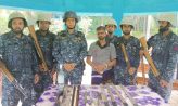 মুদি দোকানের আড়ালে দেশীয় আগ্নেয়াস্ত্রের ব্যবসা