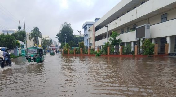 ২৪ ঘন্টায় ২৮৫ মি.মি বৃষ্টিপাত : রেকর্ড বৃষ্টিতে ডুবল জেলা শহর, চরম দুর্ভোগে মানুষ
