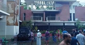 চাটখিলে মিছিল নিয়ে সাবেক এমপি ইব্রাহীমের বাড়িতে অগ্নিসংযোগ