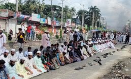 শেখ হাসিনার বিদায়ে মাইজদীতে শোকরানা নামাজ আদায়