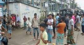 বকেয়া বেতনর দাবিতে সাবেক এমপি কিরনের কারখানার শ্রমিকদের বিক্ষোভ